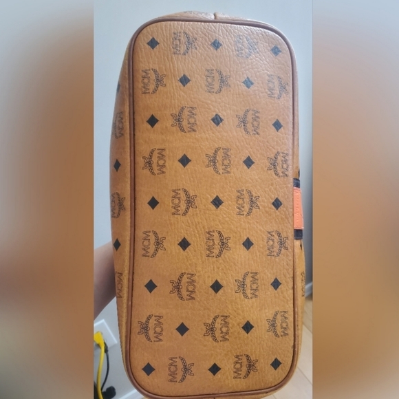 ❣️MCM Cognac Tote Bag❣️ - Picture 4 of 16